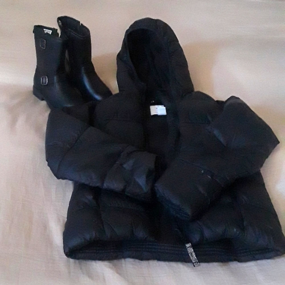 PUFFER Jacket : BOOTS (size 12 ) AND PUFFER JACKET SIZE 8 KIDS